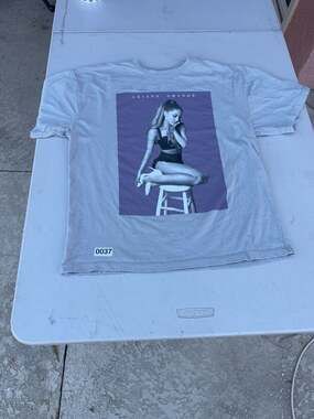 Ariana Grande Graphic T-Shirt Size Small